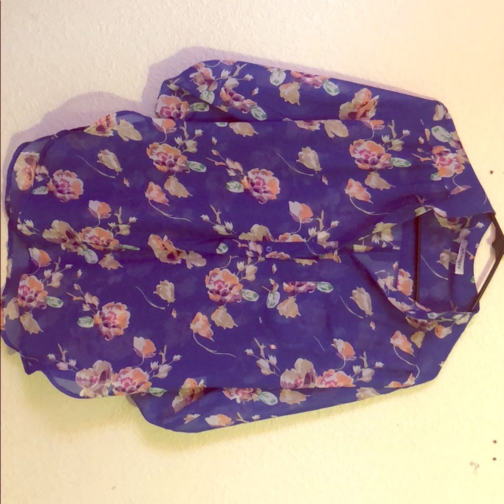 Navy blue xtaren blouse.